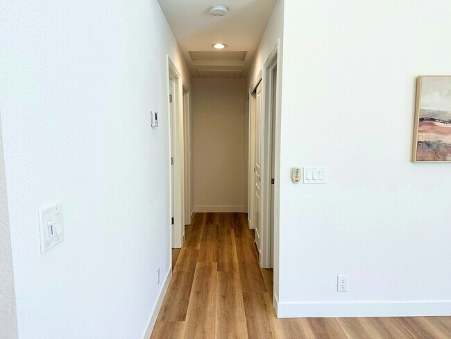 Building Photo - 1661 La Paloma Ct