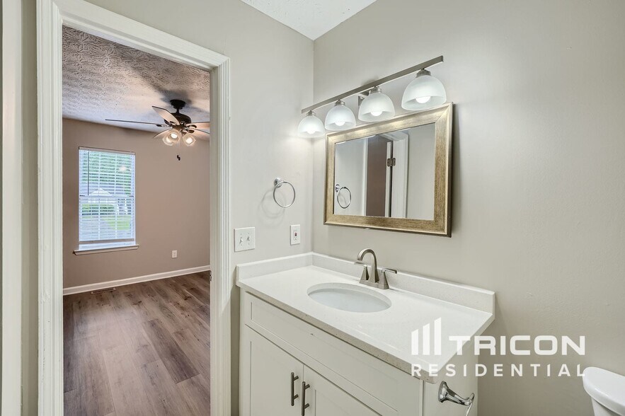 Building Photo - 409 Water Oak Way SW