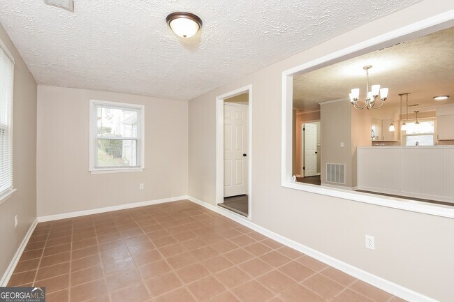 Building Photo - 19 Sioux Rd NE