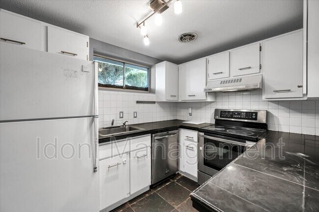 Building Photo - 78 Shepards Knoll Dr
