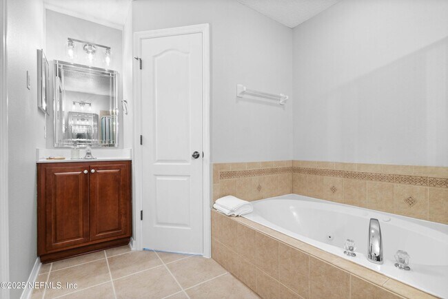 Building Photo - 2650 Kermit Ct