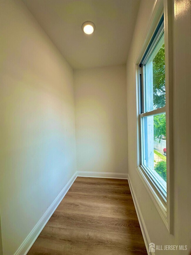 Building Photo - 53 Thornall St