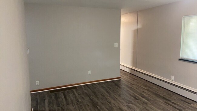 Building Photo - 536 S Main St