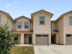 Building Photo - Low-Maintenance 3-Bedroom Townhome with Modern Layout + Easy Commute Access
