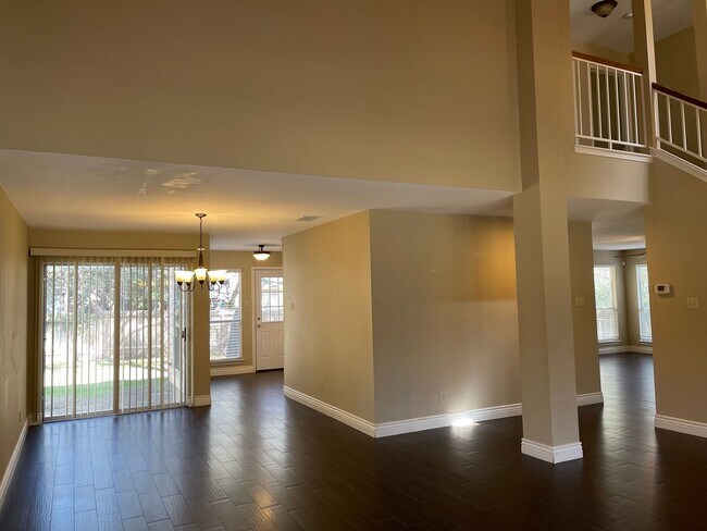 Building Photo - 13731 Oak Pebble