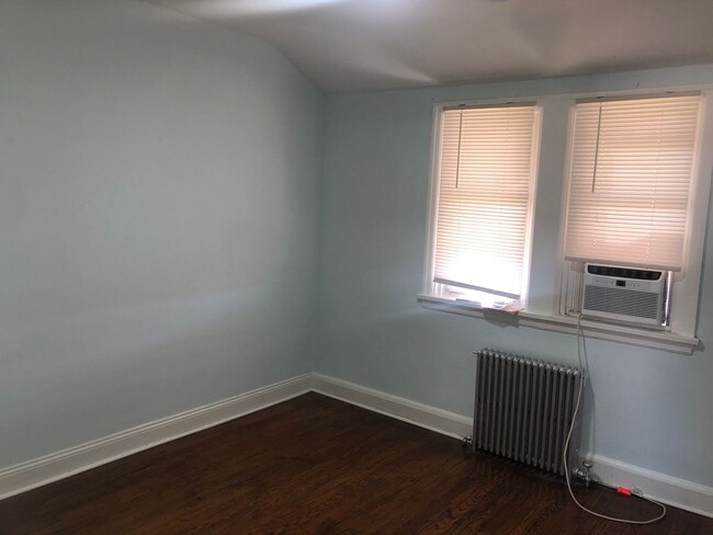 Building Photo - 3 bedroom 1.5 bathroom in Baltimore