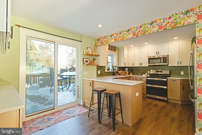 Building Photo - 203 E Rosedale Ave