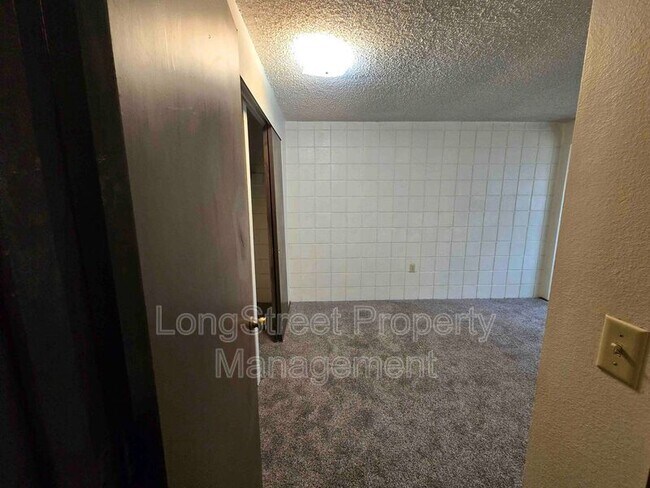 Building Photo - 2145 NW Highland Dr