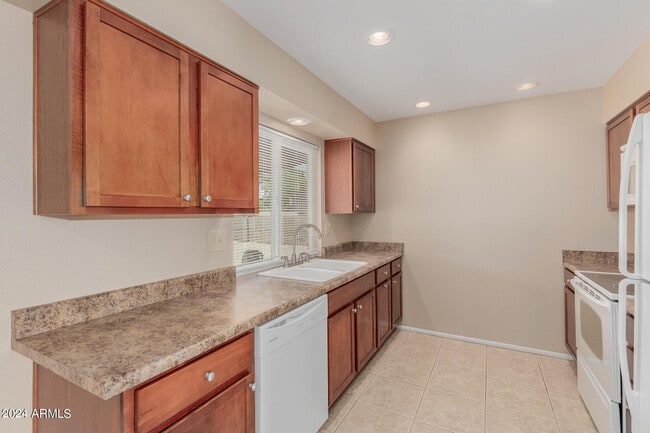 Building Photo - 10214 W Burns Dr