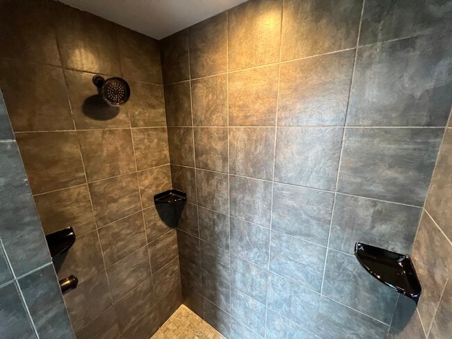 Building Photo - 610-612 12th St NE