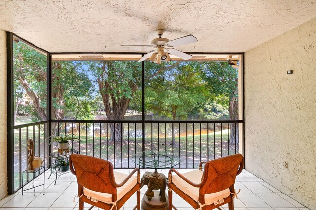 Building Photo - 5087 Oakhill Ln