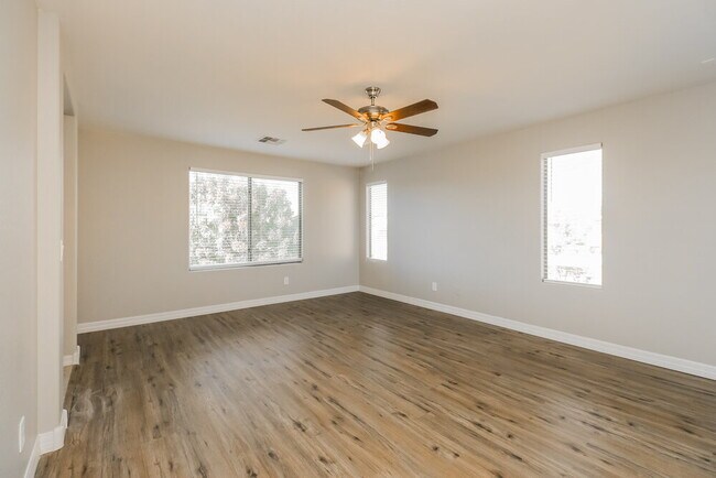 Building Photo - 4165 E Thunderheart Trail