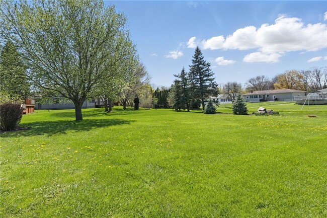 Building Photo - 12 White Oak Bend