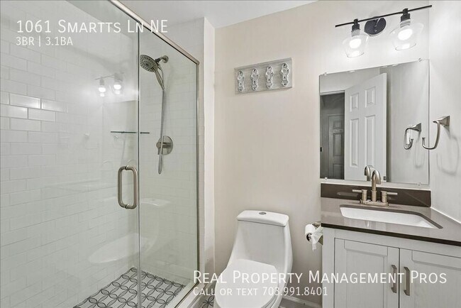 Building Photo - 1061 Smartts Ln NE