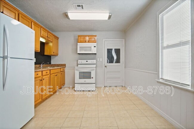 Building Photo - 312 E Jacobs Dr