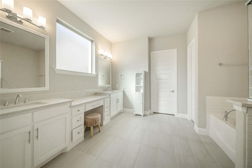Building Photo - 15634 Tea Tree Rd