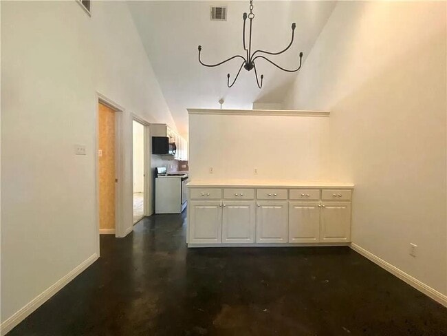 Building Photo - 1811 W 39th St