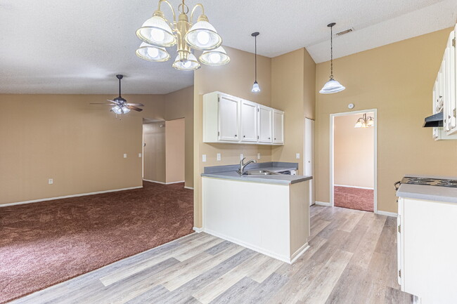 Building Photo - 14719 Highland Peak