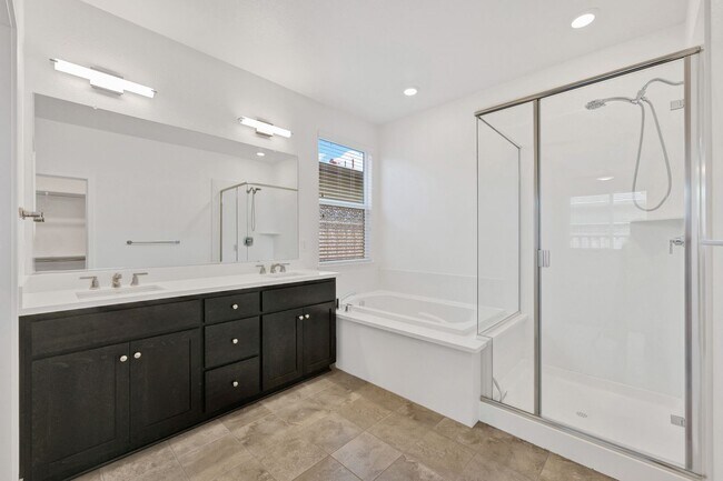 Building Photo - Stunning 4 Bedrooms 3.5 Bathrooms Two Story Home Located Short Distance of Sonoma State Universit...