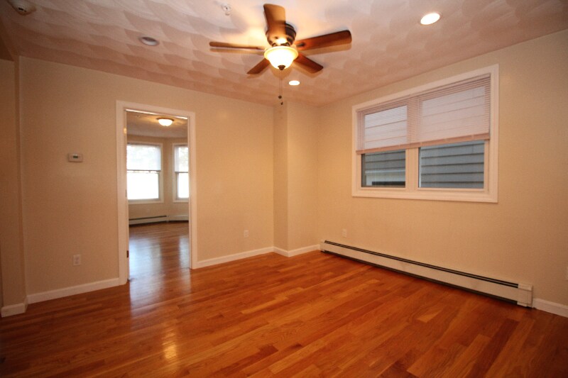 Building Photo - 136 Chelsea St