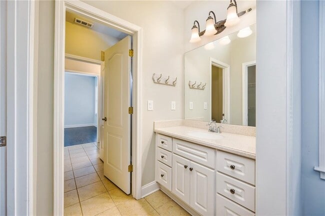 Building Photo - 105 Chablis Ct