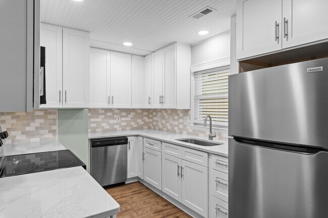 Building Photo - 311 S Willow Dr
