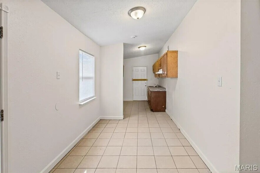 Building Photo - 502 St Thomas Ln