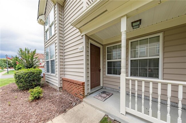 Building Photo - 108 White Cedar Ln