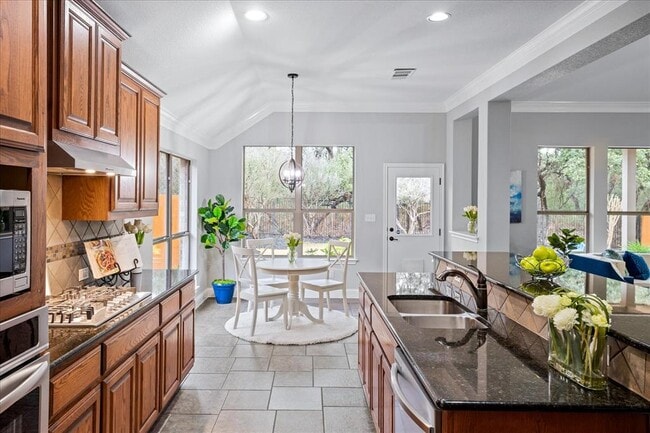 Building Photo - 385 Wild Rose Dr