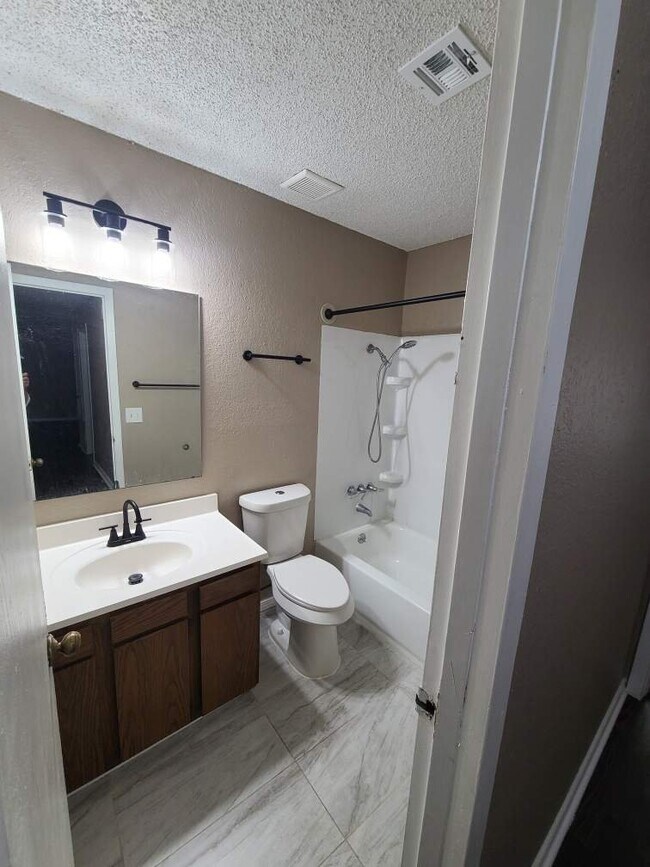 Building Photo - 1824 N Kaye Dr
