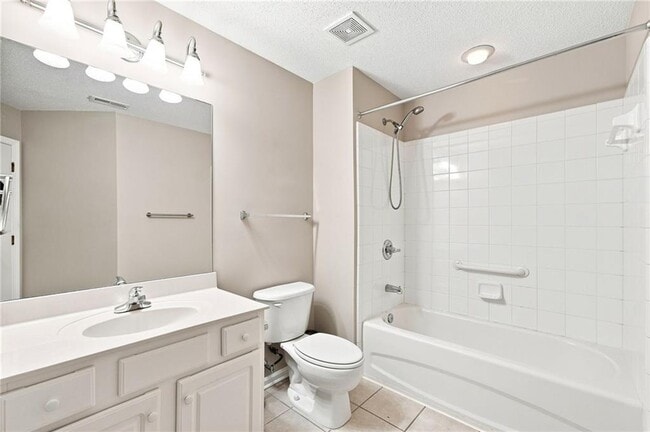 Building Photo - 3204 Village Ln