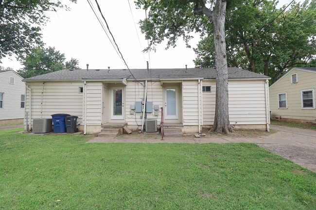 Building Photo - Beautiful Brookside duplex unit - NO PETS