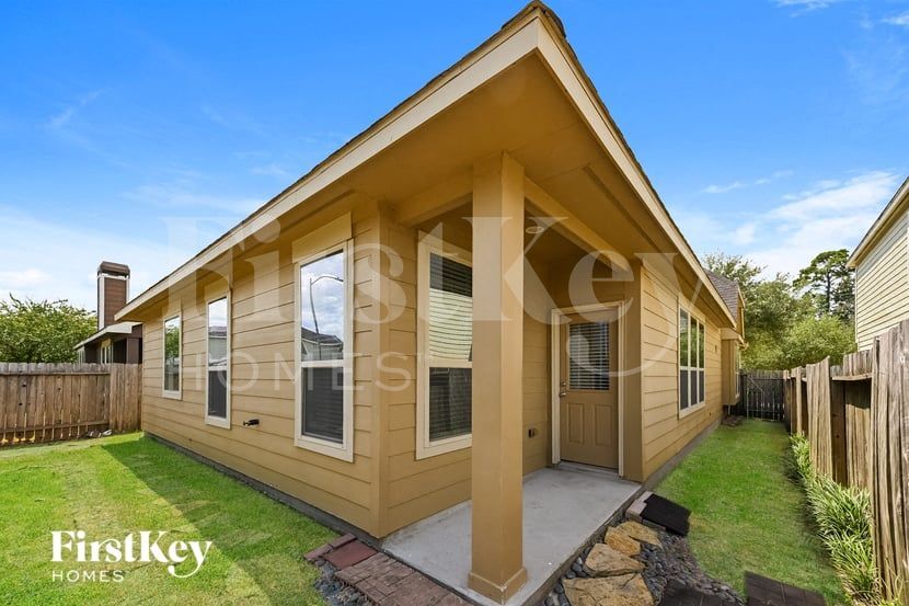 Building Photo - 12919 Pecan Shores Dr