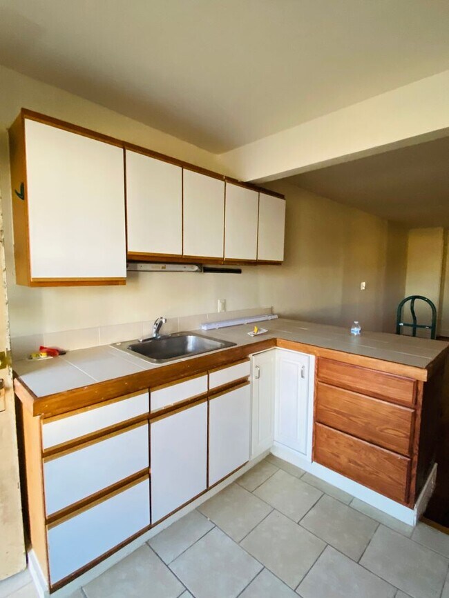 Building Photo - 3312 Ellwood Ave