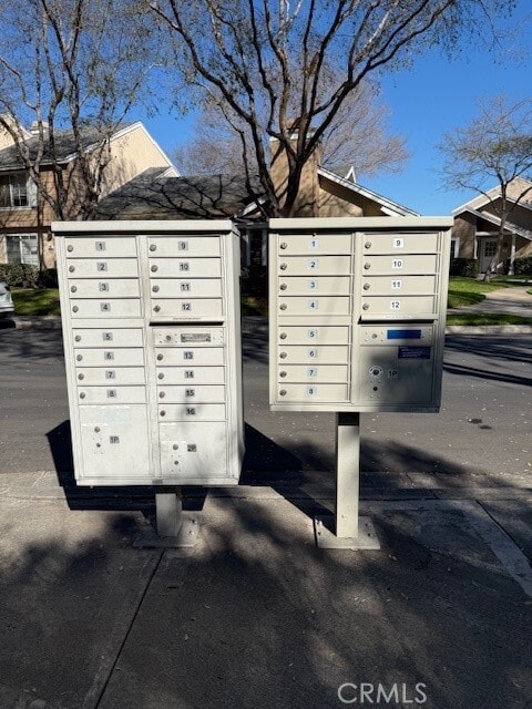 Building Photo - 63 Thicket