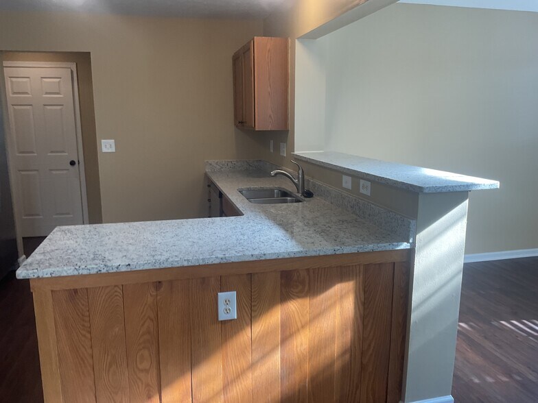 Building Photo - 515 Indian Lake Dr