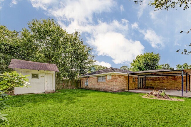 Building Photo - 6751 Richwood Rd