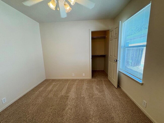 Building Photo - 172 Spruce Dr