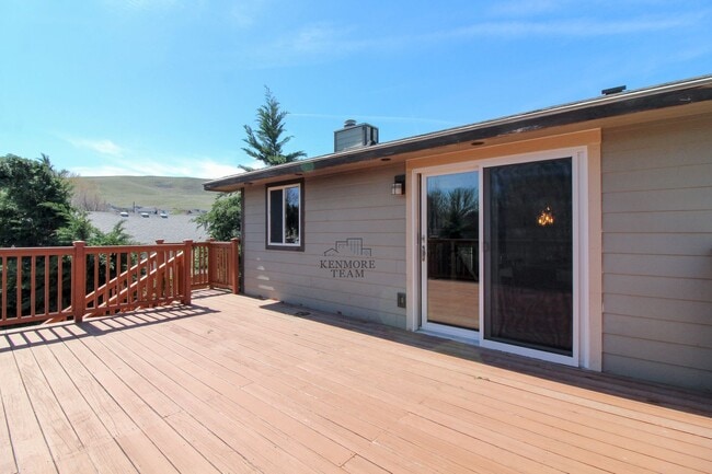 Building Photo - FURNISHED: 5 Bedroom, 2 Bath Home in Kennewick