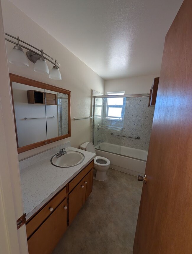 Building Photo - M608