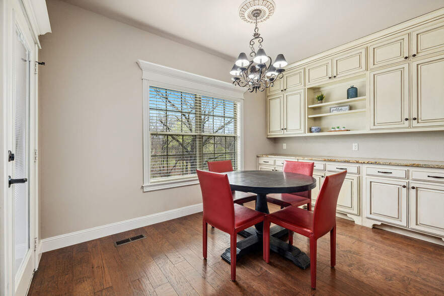 Building Photo - 305 Peach Orchard Rd
