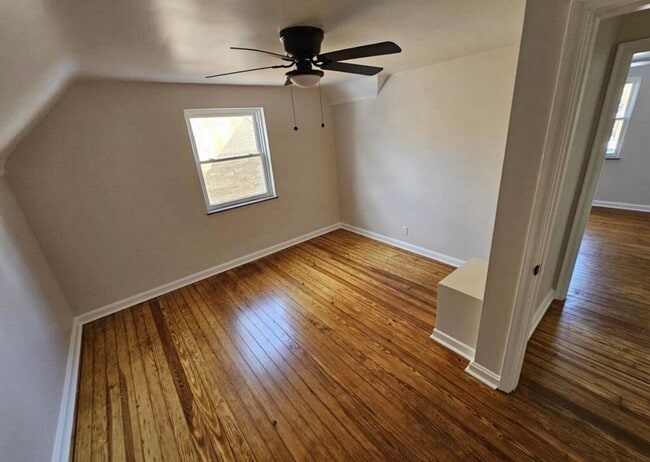 Building Photo - 3 Bed / 2 Bath Brick Home - showings start 12/3