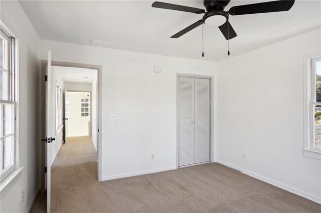 Building Photo - 1687 Porter Dr NW