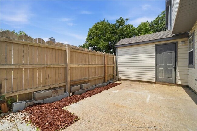 Building Photo - 317 Ferdinand Cir