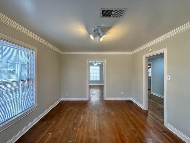 Building Photo - 1309 S Robertson Ave