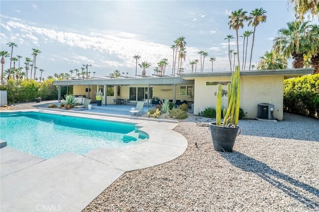 Building Photo - 1600 Palm Tree Dr