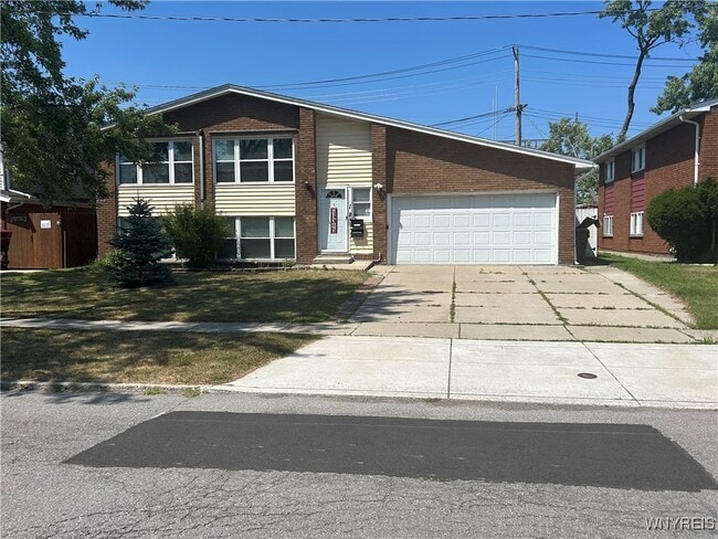 Primary Photo - 18 Barone Cir