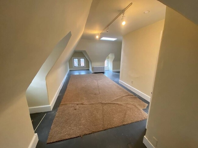 Building Photo - Incredibly Charming 3 Bedroom 2 Bath Victorian Style Farmhouse in Mount Pleasant! Just Steps From...