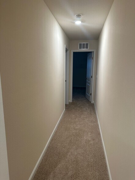 Building Photo - 70 Summer Daze Dr