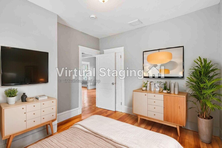 Building Photo - 100 Weetamoe St